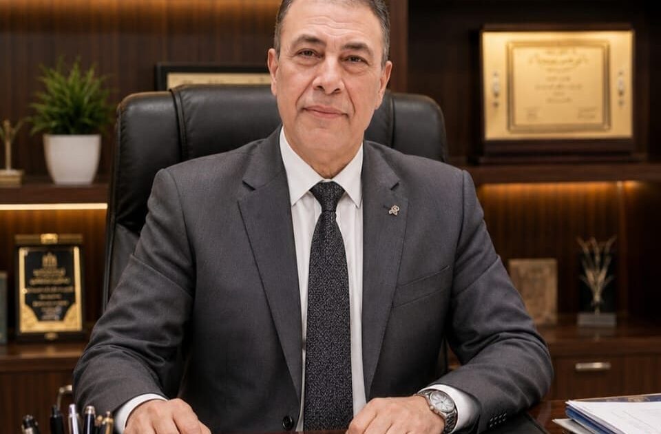 أيمن محفوظ .. قيادة تعليمية تُجسّد الحكمة في الإدارة وخدمة المواطنين بمركز أبو النمرس