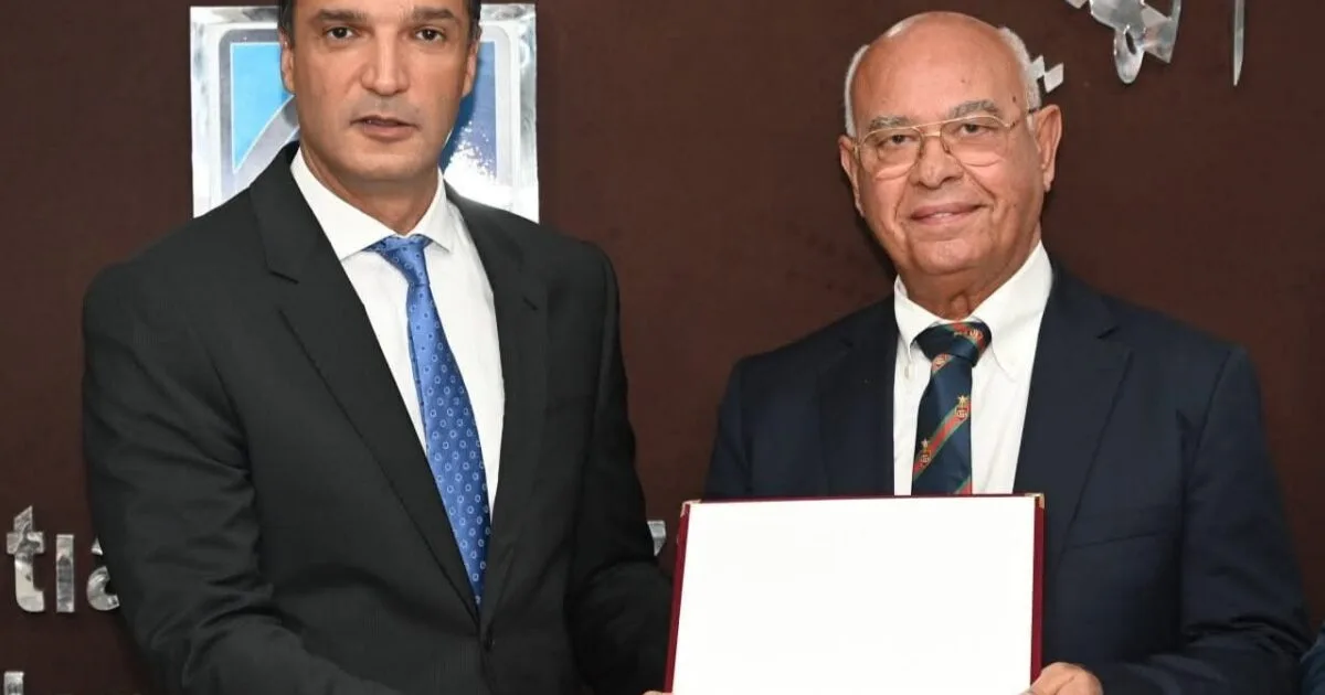 وزير الصناعة يكرّم الزنوكي للأجهزة الكهربائية عن منتجات «تاتش» لحصولها على شهادات علامة الجودة وكفاءة الطاقة والأداء البيئي