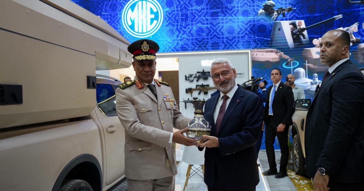 وزير الدفاع المصري في جناح MKE التركية.. تعاون دفاعي يتجه نحو التصنيع المشترك