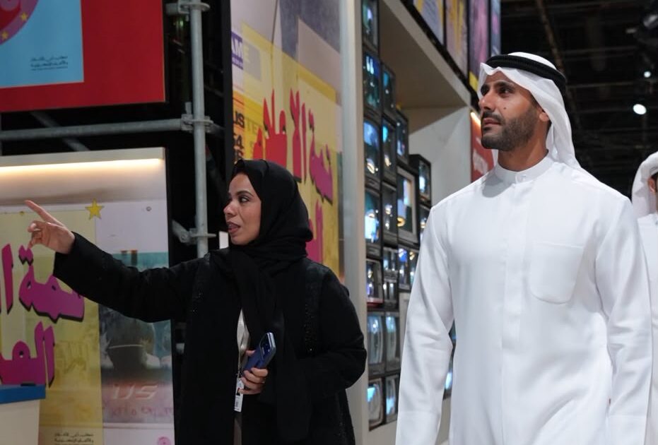 الشيخ مبارك فهد الجابر يلتقي رئيس الهيئة الوطنية للإعلام الإماراتية ووزير الإعلام البحريني في قمة الإعلام العربي بمدينة دبي