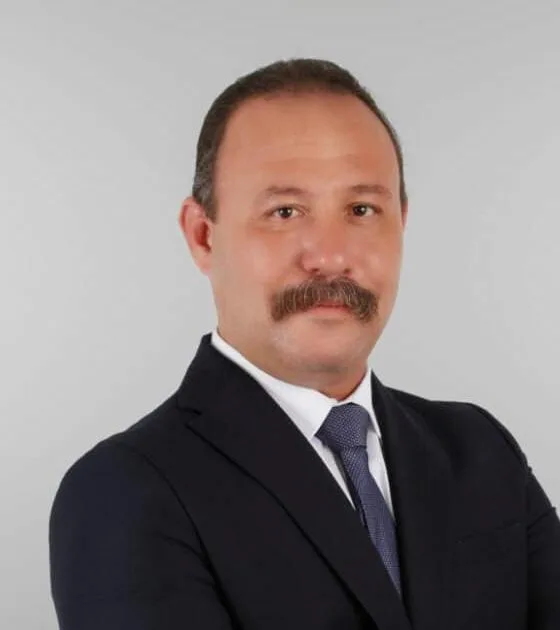 محمود كمال رضوان يطالب وزير التعليم بإعادة النظر في طرق الدراسة