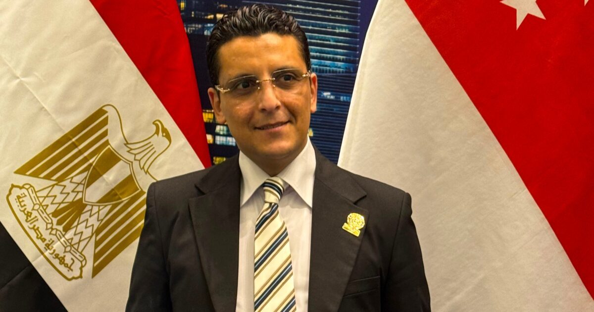 المحامي الدولي عمرو عاصم يهنئ سفير سنغافورة بالعيد الوطني لبلاده