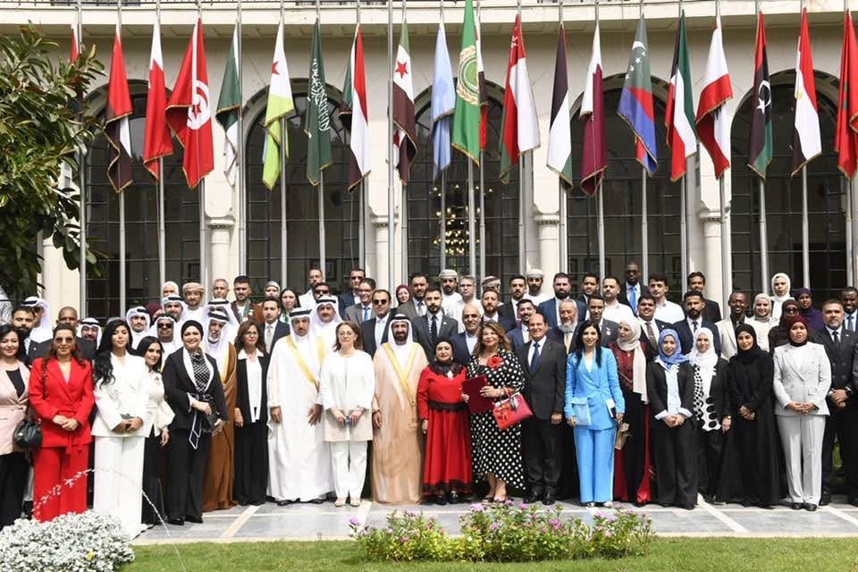 بوسام العطاء الوطني.. تكريم كارولين عزمي بالملتقى الثاني للقيادات العربية الشابة