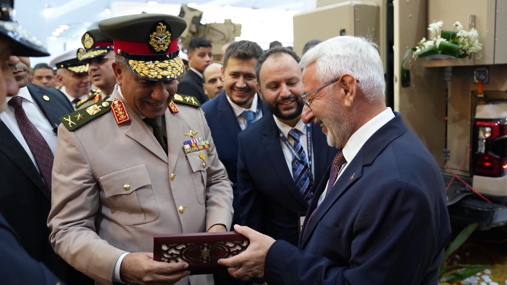 وزير الدفاع المصري في جناح MKE التركية.. تعاون دفاعي يتجه نحو التصنيع المشترك