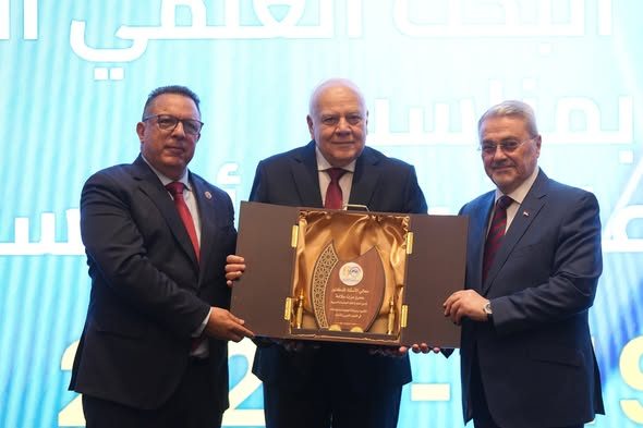 في احتفالية اليوبيل الذهبي لاتحاد مجالس البحث العلمي العربية في بغداد رئيس الجمهورية العراقي ووزير التعليم يؤكدان دعم مسيرة الاتحاد وتعزيز التعاون العلمي العربي