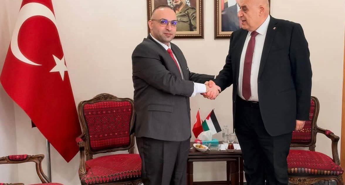 أحمد ناصر الصوير يلتقي سفير فلسطين بأنقرة نصري أبو جيش.. حوار حول المسؤولية الوطنية والدبلوماسية