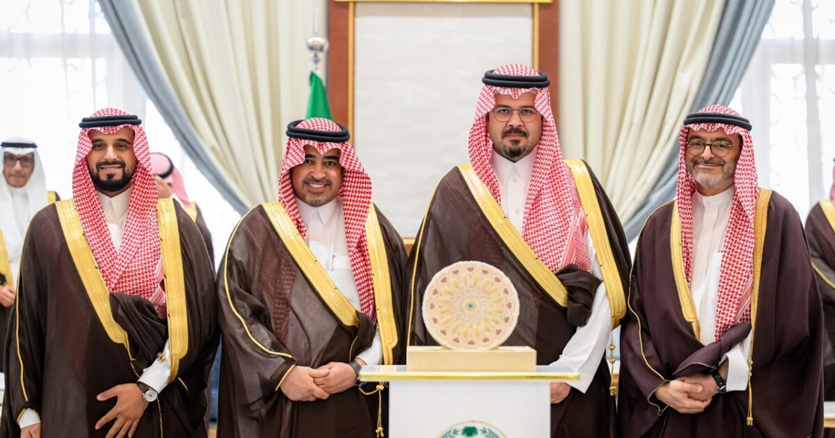 أمير منطقة المدينة المنورة يكرّم “طيبة” تقديرًا لشراكتها في موسم شتاء المدينة 2025-2026
