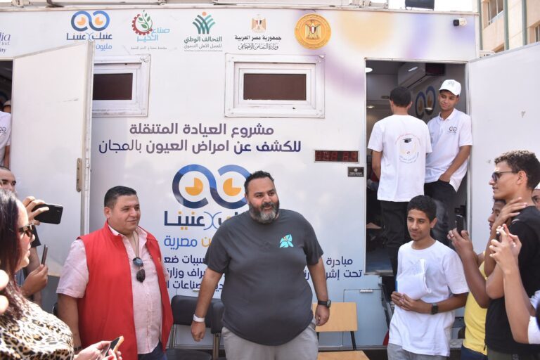 شيكو يدعم مبادرة «عينيك في عينينا» ويزور القافلة الطبية الخيرية بعين شمس