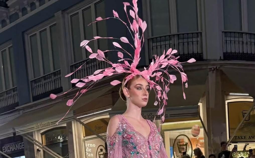 من قلب أوروبا .. الإماراتية العالمية منى المنصوري تفرض حضورها بقوة وتفتتح عروض الموضة الإسبانية في مالاغا
