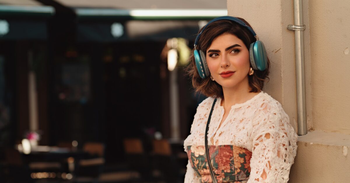 سما شوفاني تعيش «إحساس جديد» أمام كاميرا فرح علامة!