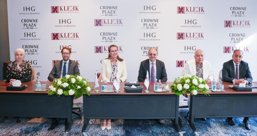 شركة «Kleek developments» توقع اتفاقية إدارة فندق كراون بلازا القاهرة الجديدة مع «IHG» العالمية