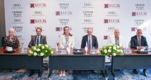 شركة «Kleek developments» توقع اتفاقية إدارة فندق كراون بلازا القاهرة الجديدة مع «IHG» العالمية