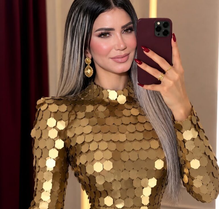 باللون الذهبي.. إيناس عز الدين تتألق بأحدث صيحات الموضة في بيت الأزياء العربي بجدة