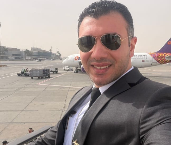 الكاتبة الصحفية مروة حسن تعزّي الكابتن طيار محمد العطافي في وفاة خالته الحاجة إخلاص نور الدين العناني