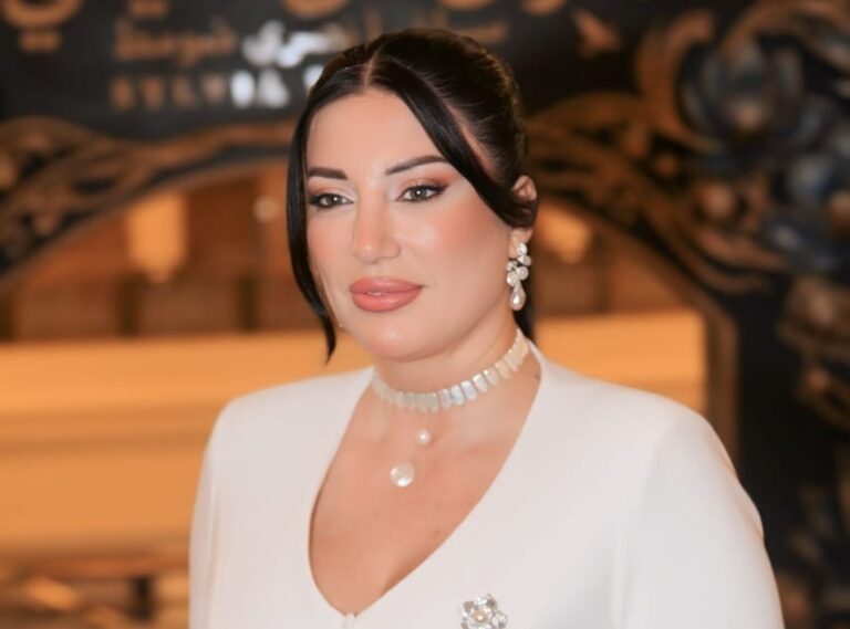 سيلفيا ضومط تجمع عمالقة الإعلام والفن والمجتمع في حفل توقيع «ألوان من حياتي»