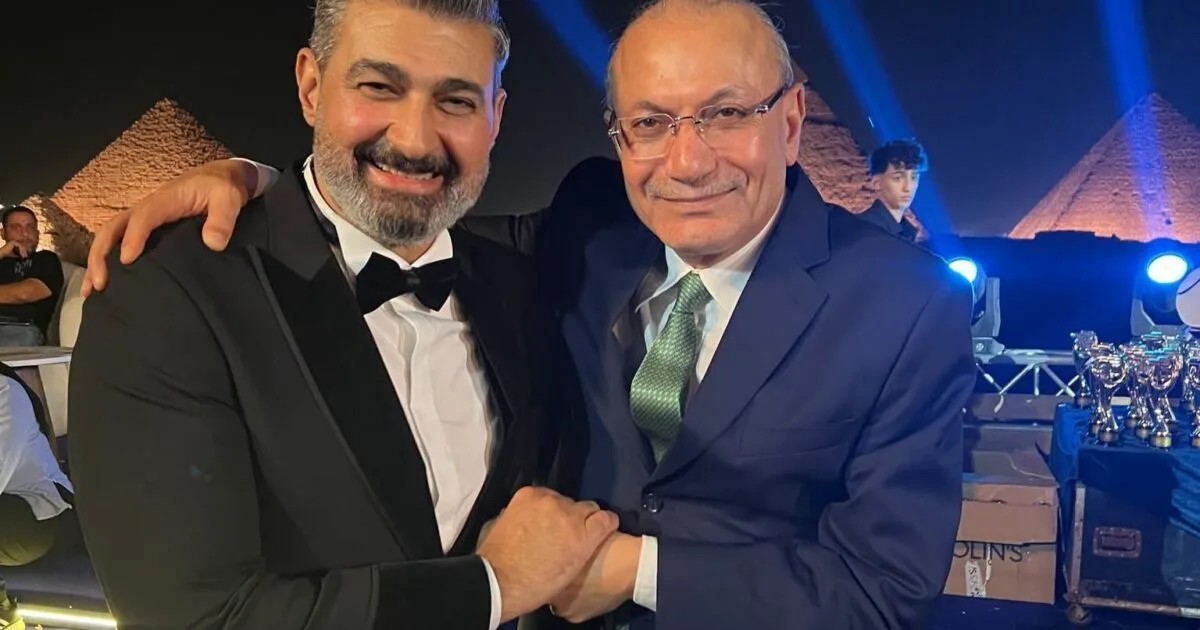 السفير التركي بالقاهرة يلتقي ياسر جلال على سفح الأهرامات ويصفه بالصديق العزيز