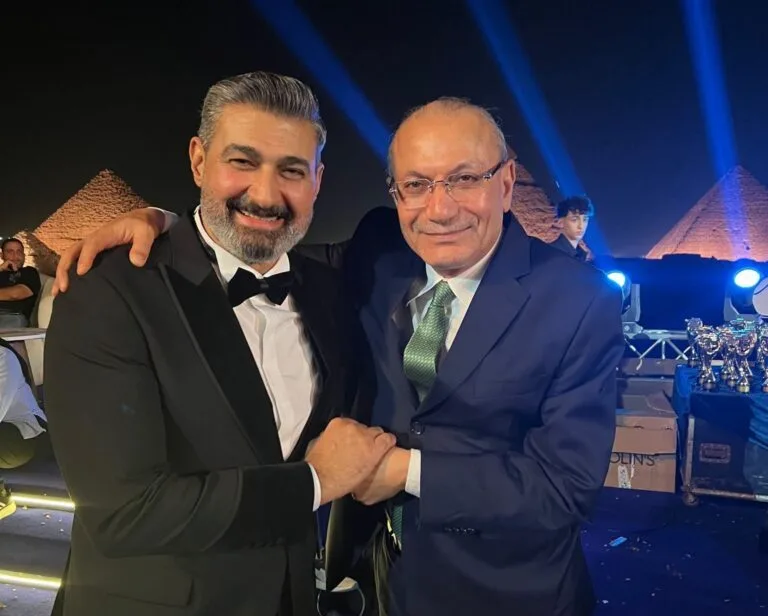 السفير التركي بالقاهرة يلتقي ياسر جلال على سفح الأهرامات ويصفه بالصديق العزيز
