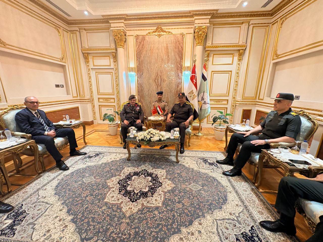 قائد القوات البرية التركية يلتقي قائد قوات الدفاع الجوي المصري بالأوكتاجون