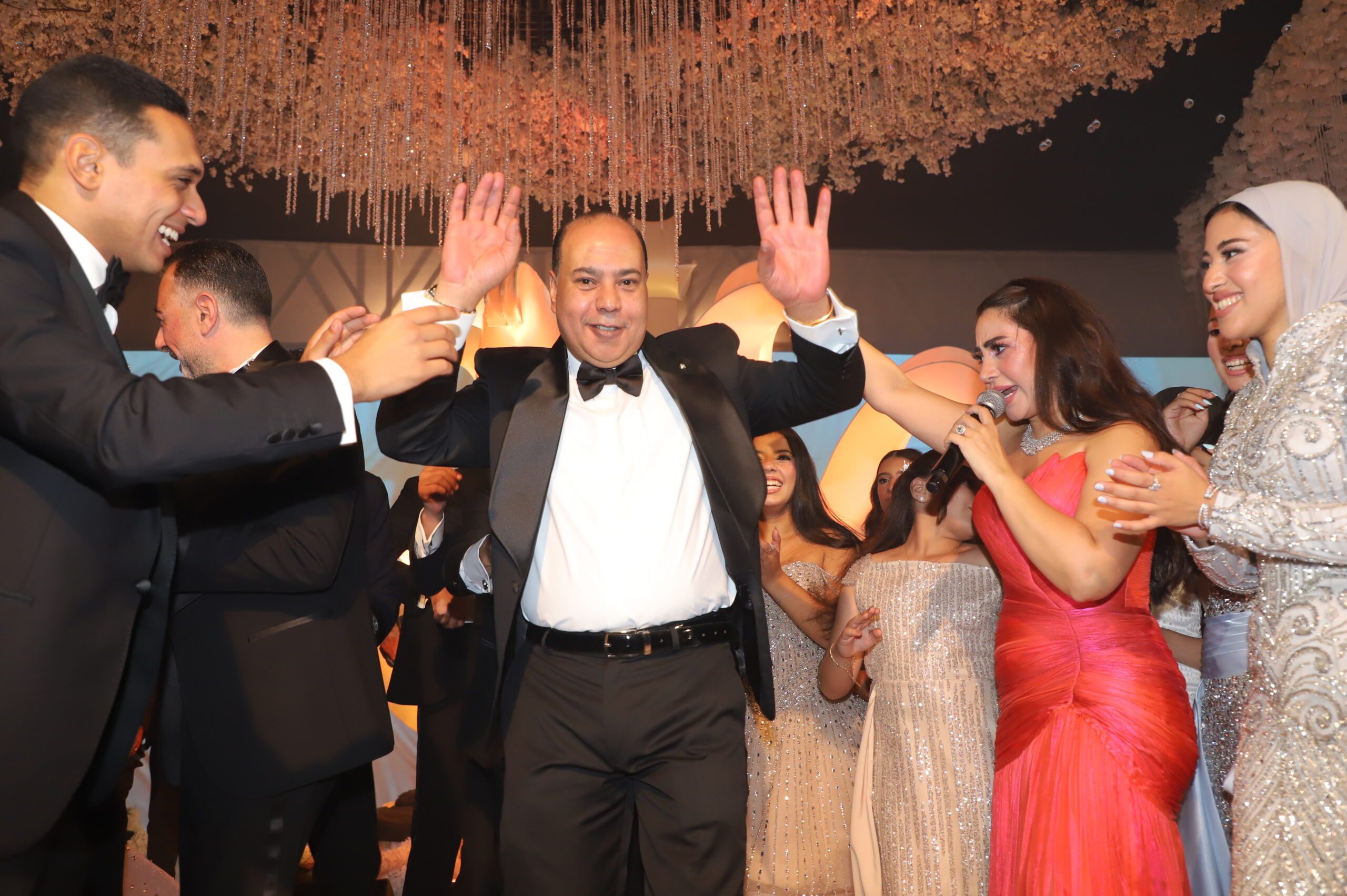 احمد سعد و بوسي يشعلان حفل زفاف نجل رجل الأعمال سامح جلال صلاح بحضور أحمد عبد الجواد والفنان مصطفى شعبان .