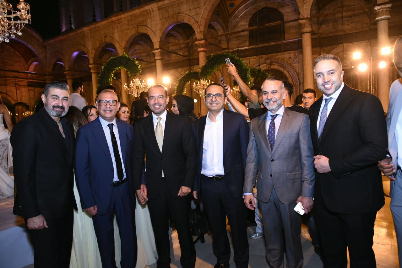 شاهد.. نجوم الفن والرياضة والسياسة يجتمعون في حفل زفاف ابنة المستشار أشرف عبد العزيز