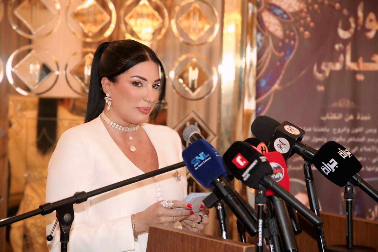 سيلفيا ضومط تجمع عمالقة الإعلام والفن والمجتمع في حفل توقيع «ألوان من حياتي»